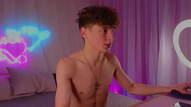 Snapshot of crisp1n chatting on 11/19/25, 07:25 crisp1n online show from 11/19/25, 07:25