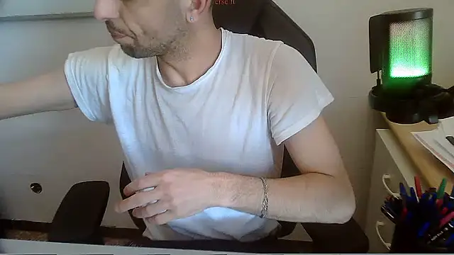 Snapshot of topg84 chatting on 05/23/26, 02:27 topg84 online show from 05/23/26, 02:27