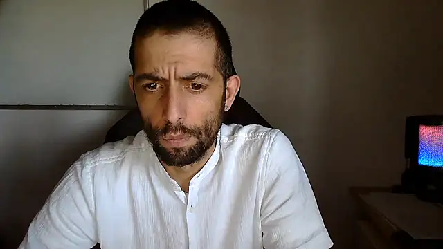 Snapshot of topg84 chatting on 06/11/26, 04:37 topg84 online show from 06/11/26, 04:37