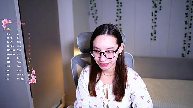 WhyEmmyCry online show from 12/15/25, 05:46