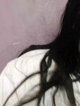 Snapshot of CrystalNeon chatting on 11/04/25, 03:27 CrystalNeon online show from 11/04/25, 03:27