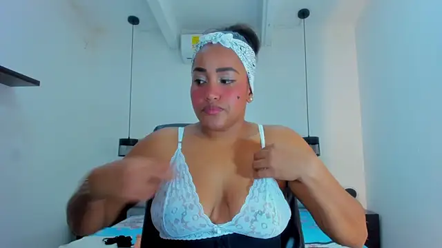 Snapshot of NahomiWalker_ chatting on 01/07/26, 08:14 NahomiWalker online show from 01/07/26, 08:14