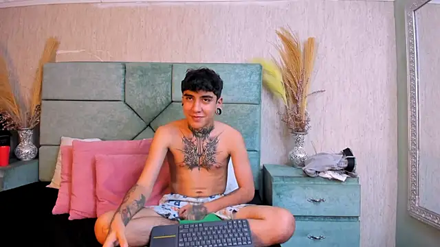 SantiOlsen online show from 10/31/25, 05:09