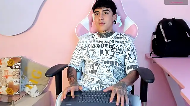 SantiOlsen online show from 10/26/25, 03:40