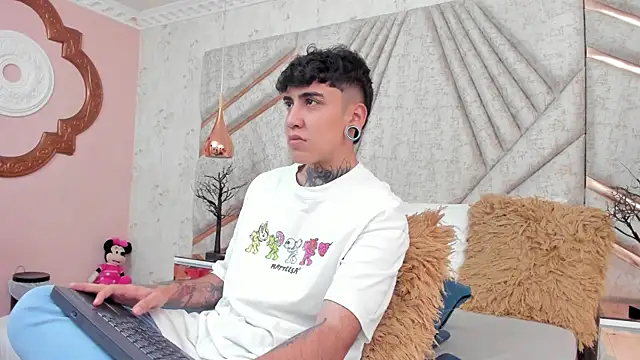 SantiOlsen online show from 12/04/25, 12:15