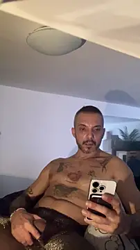 Snapshot of Italmanu85 chatting on 11/16/25, 11:15 Italmanu85 online show from 11/16/25, 11:15