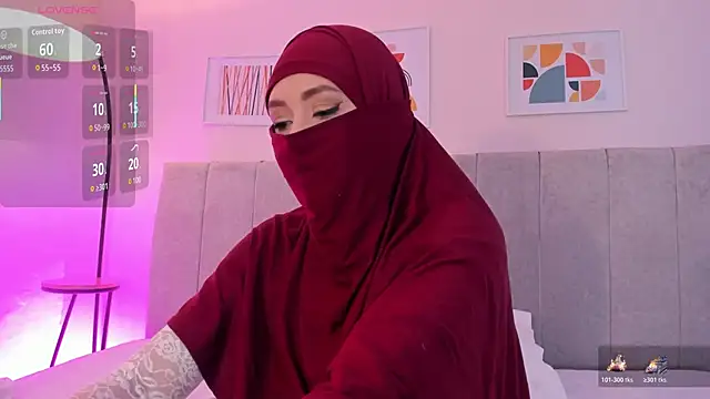 Snapshot of fatiima_ chatting on 11/12/25, 07:07 fatiima online show from 11/12/25, 07:07