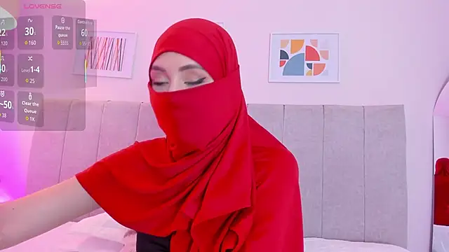 Snapshot of fatiima_ chatting on 11/18/25, 07:06 fatiima online show from 11/18/25, 07:06