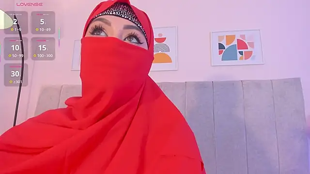 Snapshot of fatiima_ chatting on 04/24/26, 06:10 fatiima online show from 04/24/26, 06:10