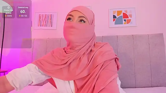 Snapshot of fatiima_ chatting on 11/21/25, 07:02 fatiima online show from 11/21/25, 07:02