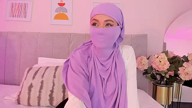 Snapshot of fatiima_ chatting on 10/21/25, 07:13 fatiima online show from 10/21/25, 07:13