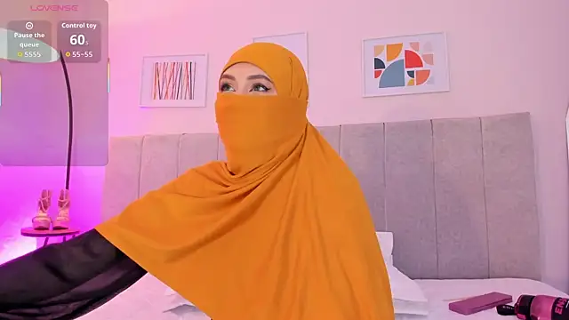 Snapshot of fatiima_ chatting on 11/10/25, 07:08 fatiima online show from 11/10/25, 07:08