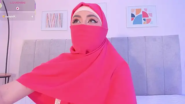 fatiima  online show from 04/18/26, 07:07