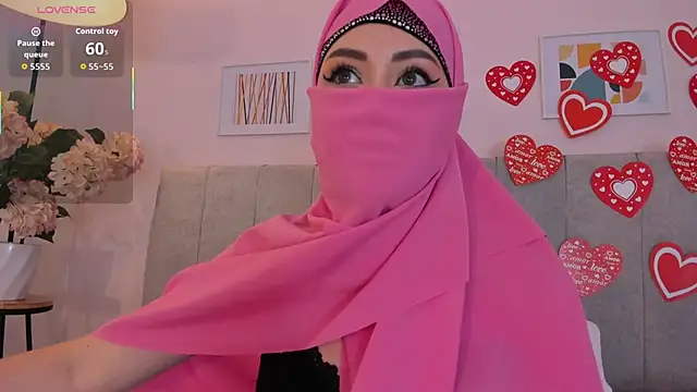 fatiima  online show from 02/11/26, 07:36