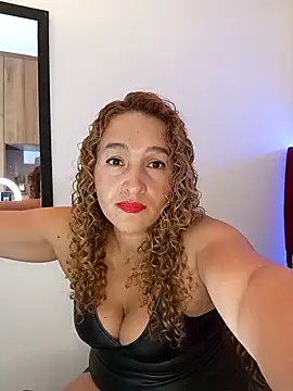 Snapshot of MilfTammyJones69 chatting on 10/21/25, 07:35 MilfTammyJones69 online show from 10/21/25, 07:35
