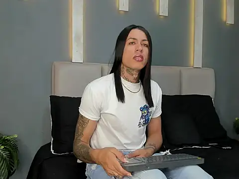 ArohomLester online show from 12/18/25, 06:23