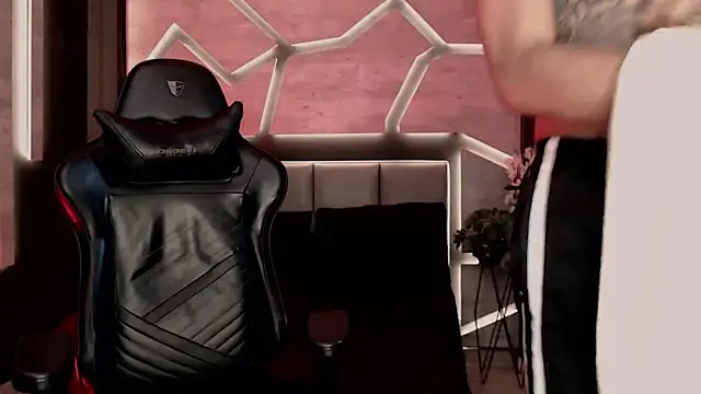 ArohomLester online show from 12/04/25, 07:13