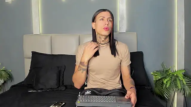 ArohomLester online show from 12/01/25, 11:11