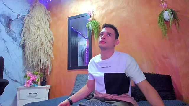 Snapshot of Jax_Thunder chatting on 02/13/26, 01:33 Jax Thunder online show from 02/13/26, 01:33