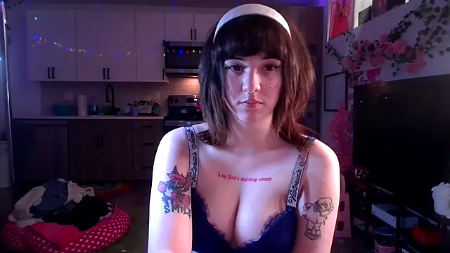 Trickylucy555 online show from 11/17/25, 12:03