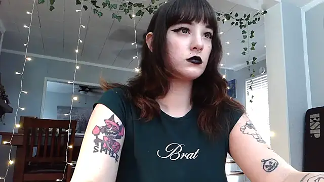 Trickylucy555 online show from 05/12/26, 10:27