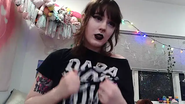 Trickylucy555 online show from 02/13/26, 10:48