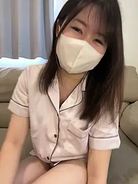 Snapshot of Rui_87 chatting on 06/17/26, 02:11 Rui 87 online show from 06/17/26, 02:11