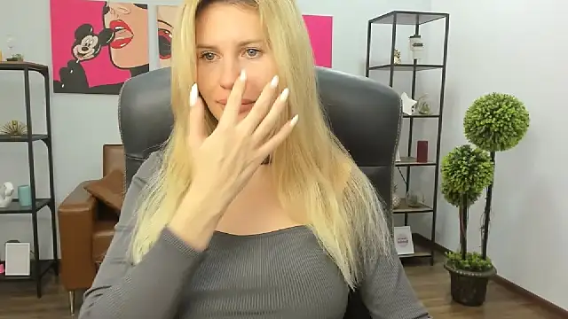 Snapshot of AryaAltkerer chatting on 12/21/25, 01:35 AryaAltkerer online show from 12/21/25, 01:35