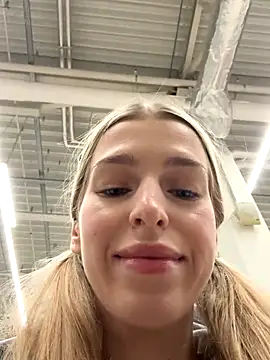 kira mia online show from 11/26/25, 03:23