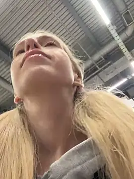 kira mia online show from 11/30/25, 06:30