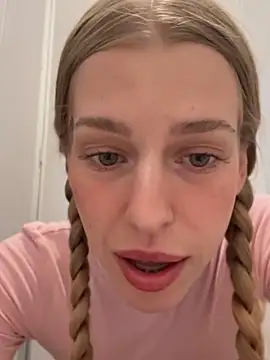 kira mia online show from 04/21/26, 04:46