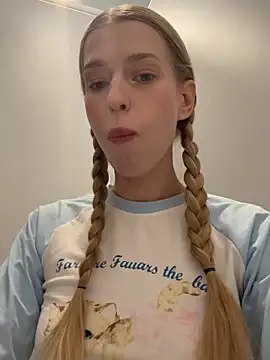 kira mia online show from 03/26/26, 04:27