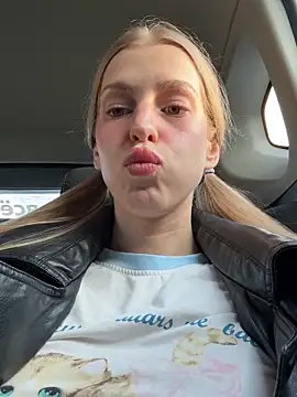 kira mia online show from 04/18/26, 03:47