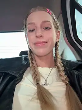 kira mia online show from 03/17/26, 03:37