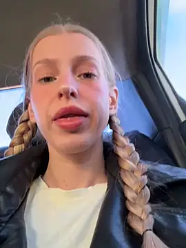 kira mia online show from 04/17/26, 04:10