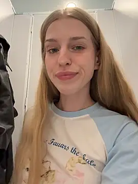 kira mia online show from 05/20/26, 07:44