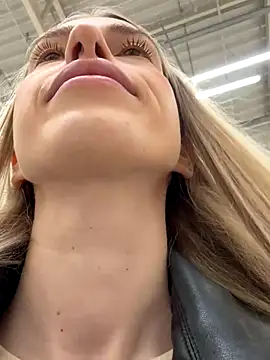 kira mia online show from 12/17/25, 03:28