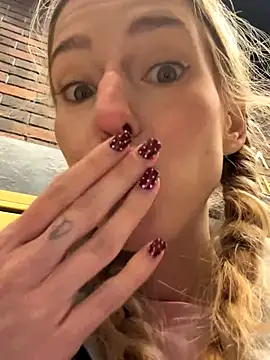 kira mia online show from 12/13/25, 08:04