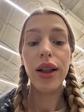 kira mia online show from 12/19/25, 03:47