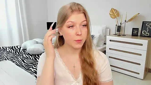 Stella Light online show from 03/08/26, 04:16