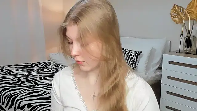 Snapshot of Stella_Light chatting on 05/03/26, 04:39 Stella Light online show from 05/03/26, 04:39
