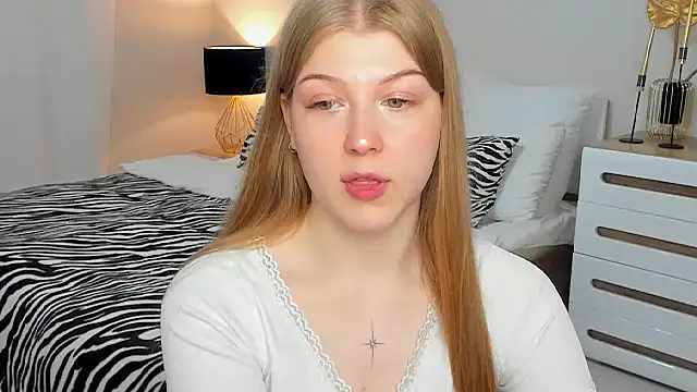 Snapshot of Stella_Light chatting on 05/20/26, 12:13 Stella Light online show from 05/20/26, 12:13