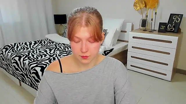 Stella Light online show from 10/25/25, 04:22