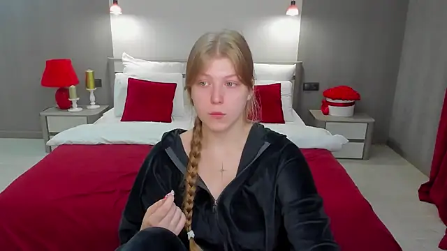 Stella Light online show from 11/19/25, 04:23