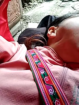 Snapshot of suka-bibi chatting on 12/14/25, 05:35 suka-bibi online show from 12/14/25, 05:35