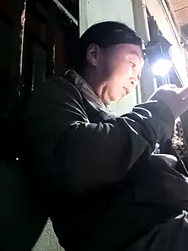 Snapshot of suka-bibi chatting on 12/15/25, 12:22 suka-bibi online show from 12/15/25, 12:22