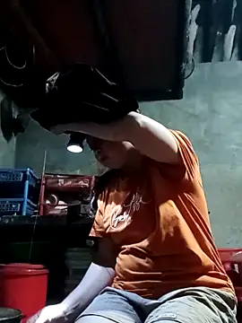 Snapshot of suka-bibi chatting on 12/17/25, 12:43 suka-bibi online show from 12/17/25, 12:43