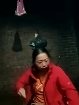 Snapshot of suka-bibi chatting on 11/22/25, 12:04 suka-bibi online show from 11/22/25, 12:04