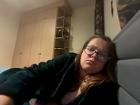 Scarletcum22 online show from 12/03/25, 07:08