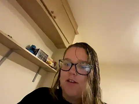 Scarletcum22 online show from 11/04/25, 07:01